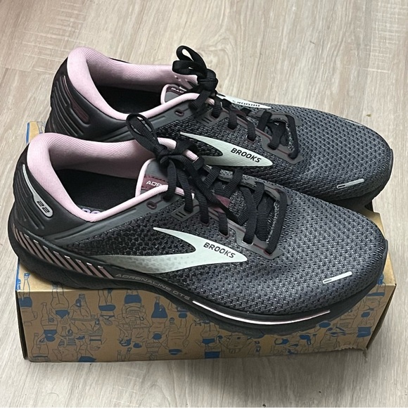 NWT Women’s Brooks Adrenaline GTS 22‎ Black  and Pink Running Shoes Sz 12 Wide - Picture 1 of 9